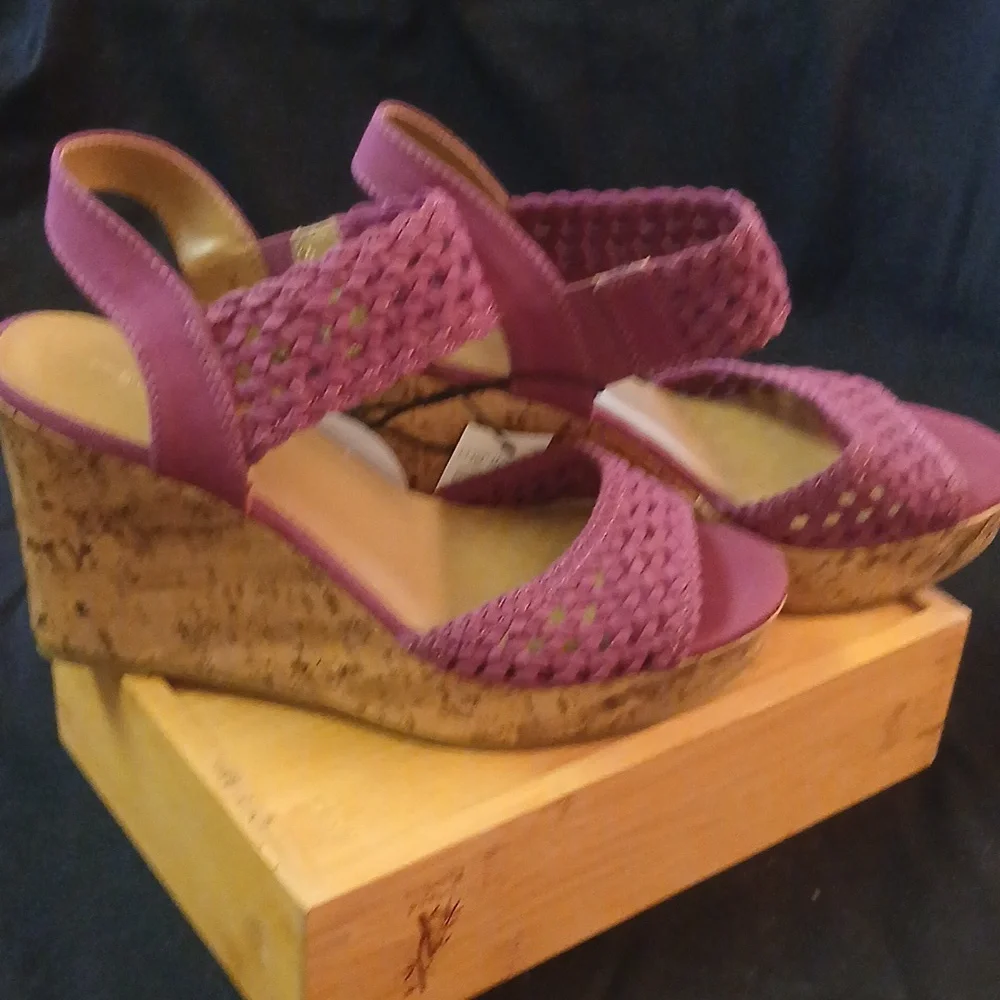 Platform Sandals - Picture 2 of 4